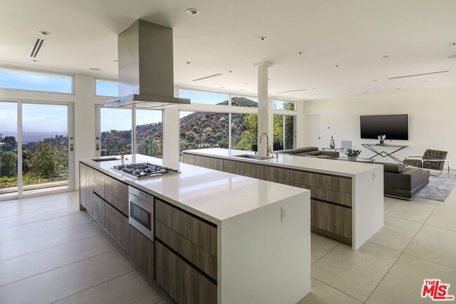 Building Photo - 2189 Summitridge Dr