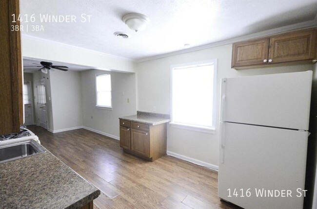 Building Photo - RENOVATED 3 Bed, 3 Bath with 2 Car Enclose...