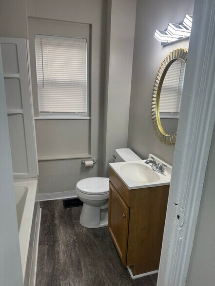 Building Photo - 905 N Spruce St