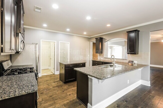 Building Photo - 823 Python Dr