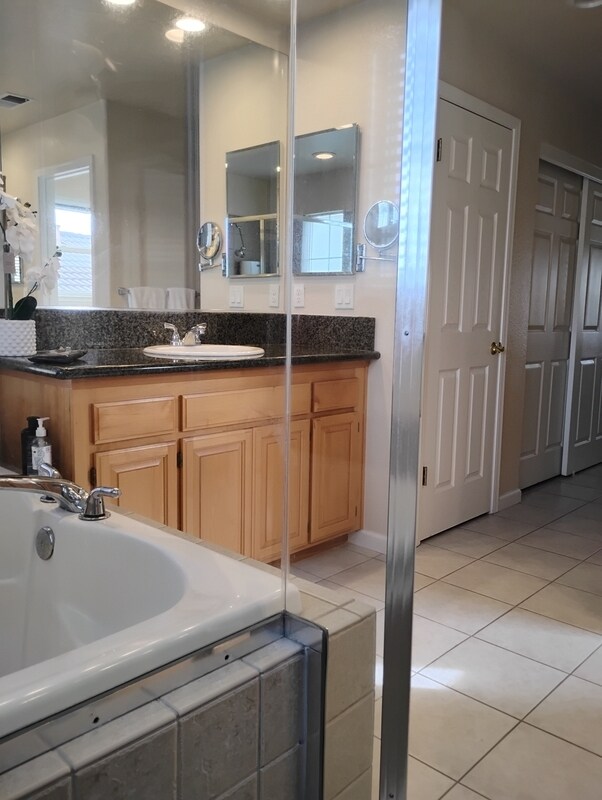 Building Photo - 1122 Mitchell Ln