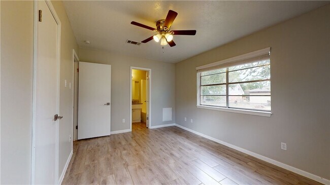 Building Photo - 3923 Olive St