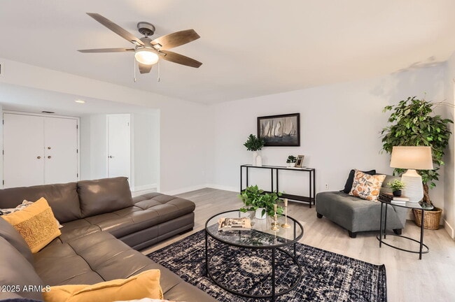 Building Photo - 12535 W Skyview Dr