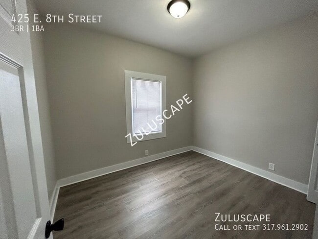Building Photo - 425 E 8th St