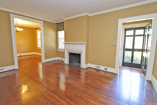 Building Photo - Charming 3 Bedroom, 2 Bath Brick Bungalow ...
