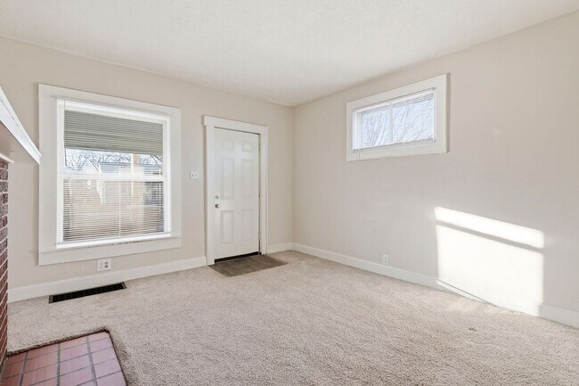 Building Photo - 498-500 N Champion Ave