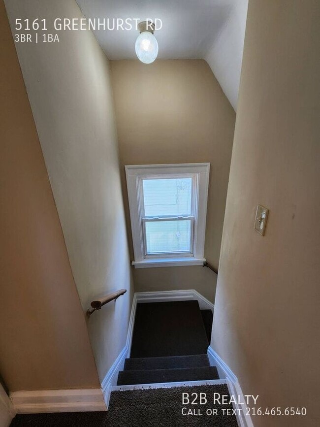 Building Photo - 5161 Greenhurst Dr