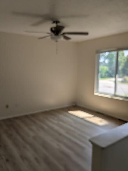 Building Photo - 3317 Mapel St S