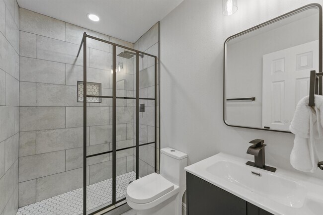 Building Photo - 15439 Indian Woods Dr