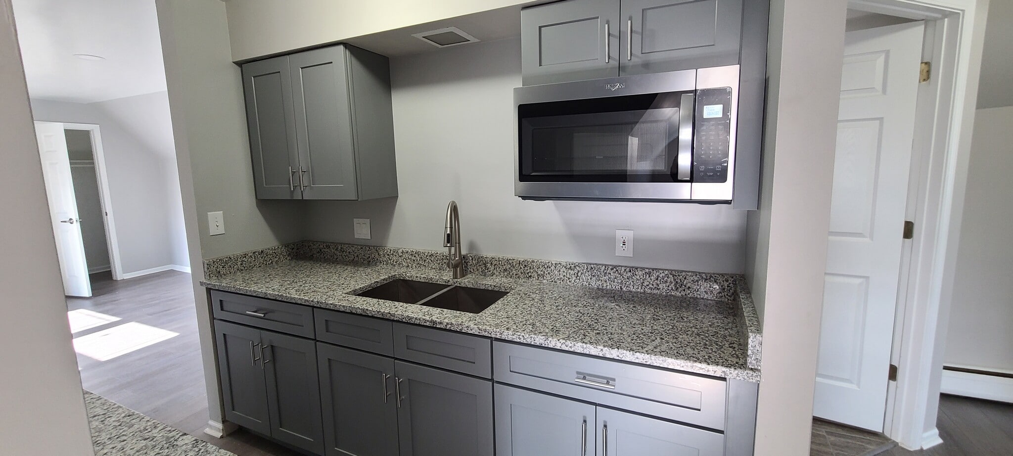 Building Photo - 304 Hankes Ave