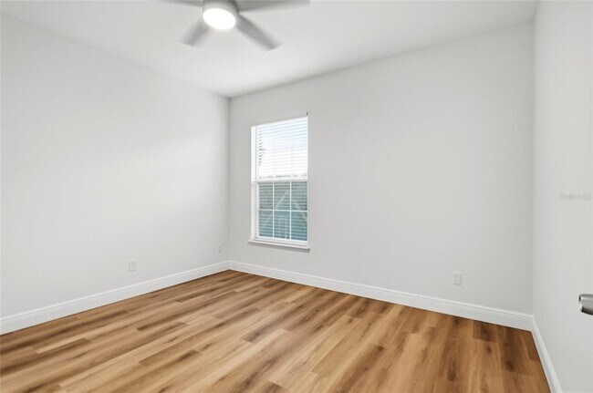 Building Photo - 912 Waterside Dr