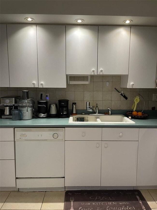 Building Photo - 1901 Brickell Ave