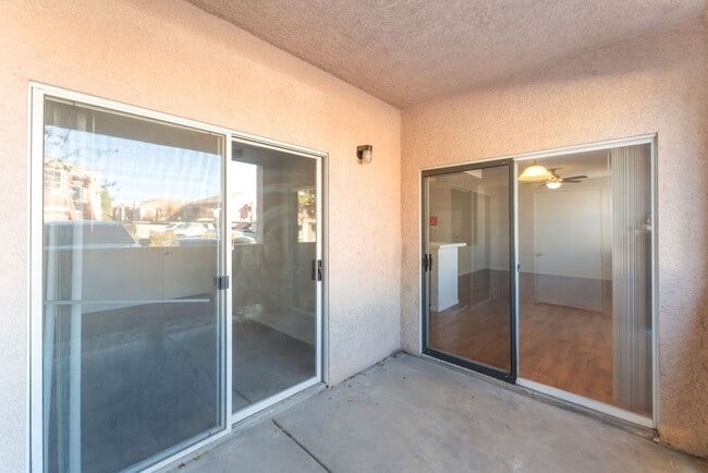 Building Photo - Spacious Updated 2-Bedroom Condo in Gated Community!