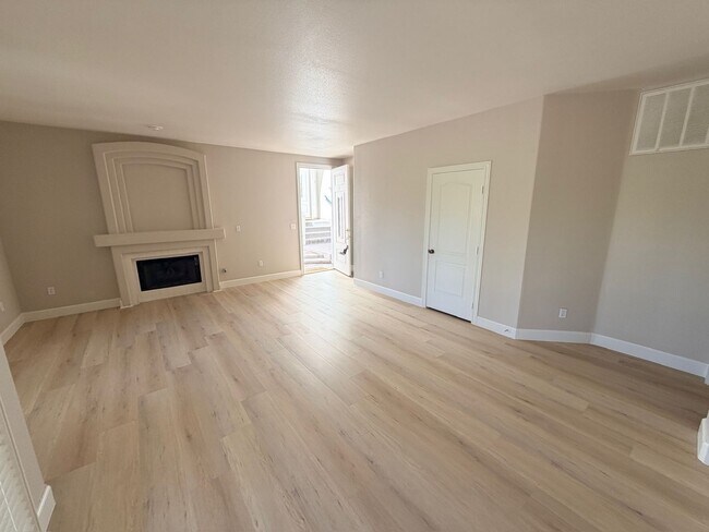 Building Photo - 1st Floor Condo in Guard Gated Painted Desert 2 bed/ 2 bath
