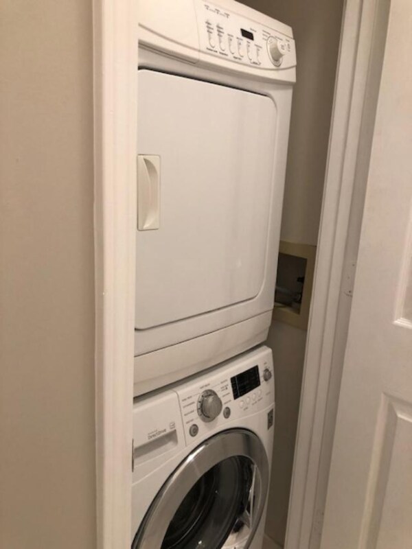 Building Photo - 13058 Autumn Woods Way