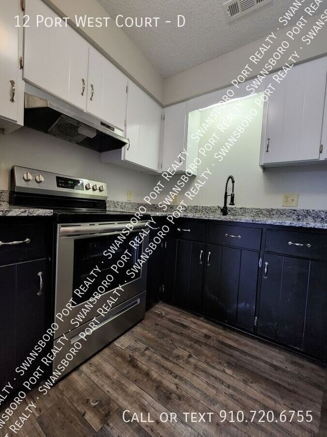 Building Photo - 12 D Port W Ct