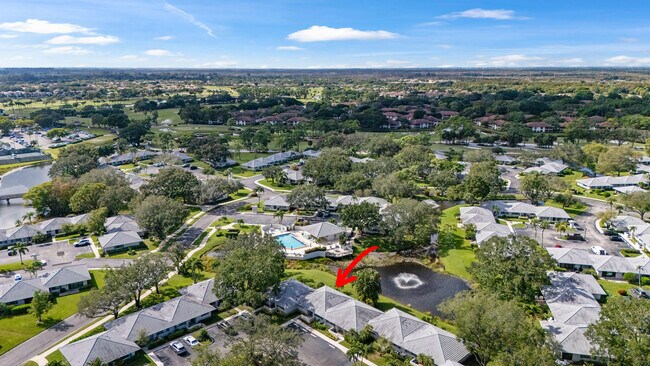 Building Photo - 206 Club Dr