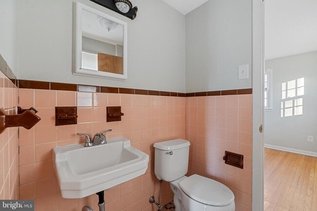 Building Photo - 1206 Sylvan Dr