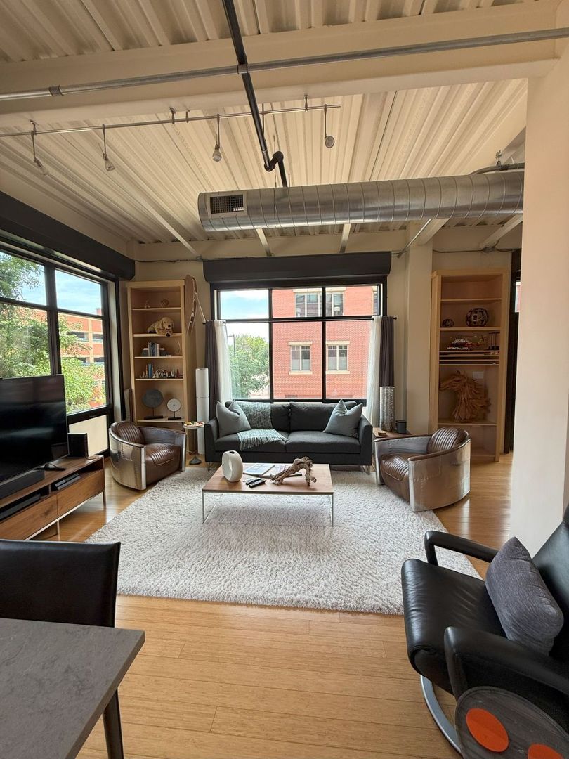 Building Photo - 1360 Walnut St