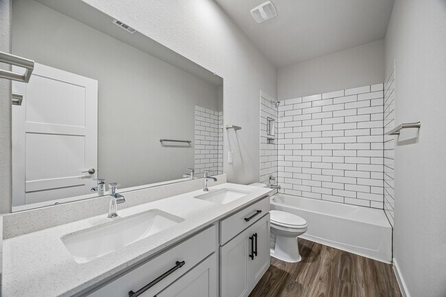 Building Photo - 22843 Castello Lakes Dr
