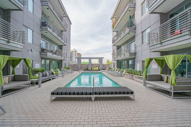 Building Photo - 295 E Roosevelt St