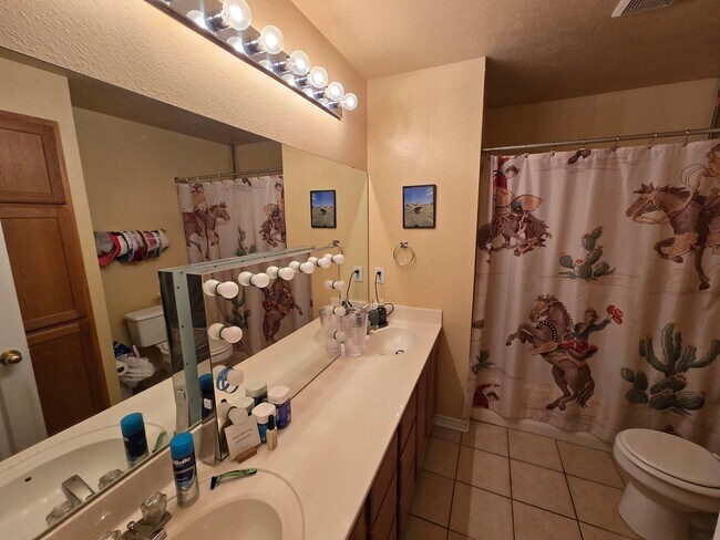 Building Photo - Bryan, West side - 3 bedroom / 2 bath duplex with fenced in yard.