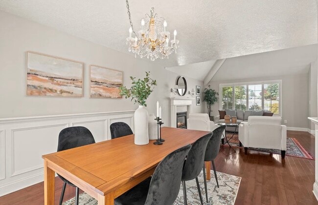 Building Photo - 1406 SE Condor Pl