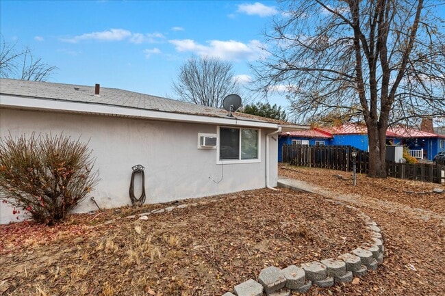 Building Photo - 1407 Ellis Ave