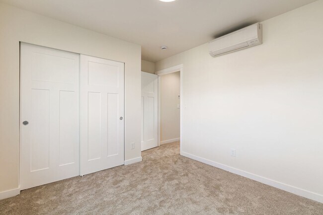 Building Photo - Halleck Townhomes Triplex