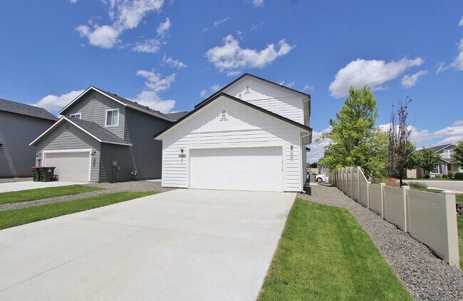 Building Photo - Clean Home in Quiet Neighborhood