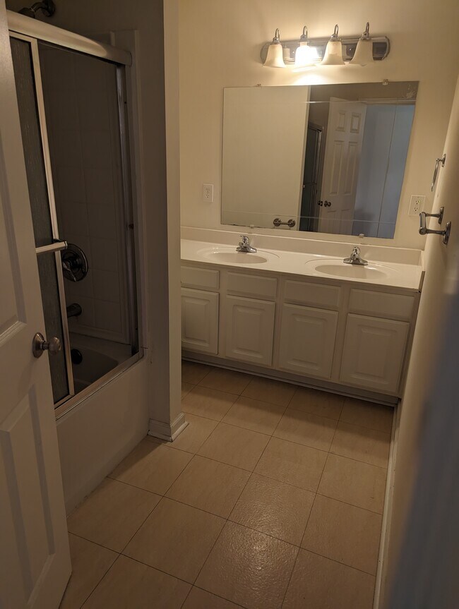 Building Photo - 403 W 49th St