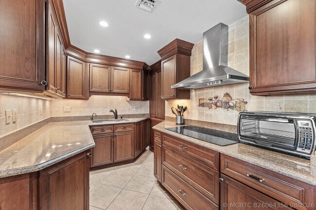 Building Photo - 2600 N Flagler Dr