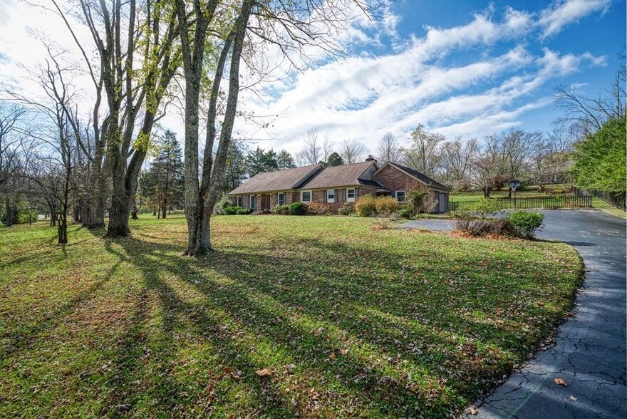 Building Photo - 660 Clark Ave