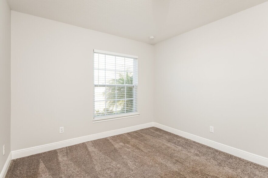 Building Photo - 1004 Dartmoor Pl