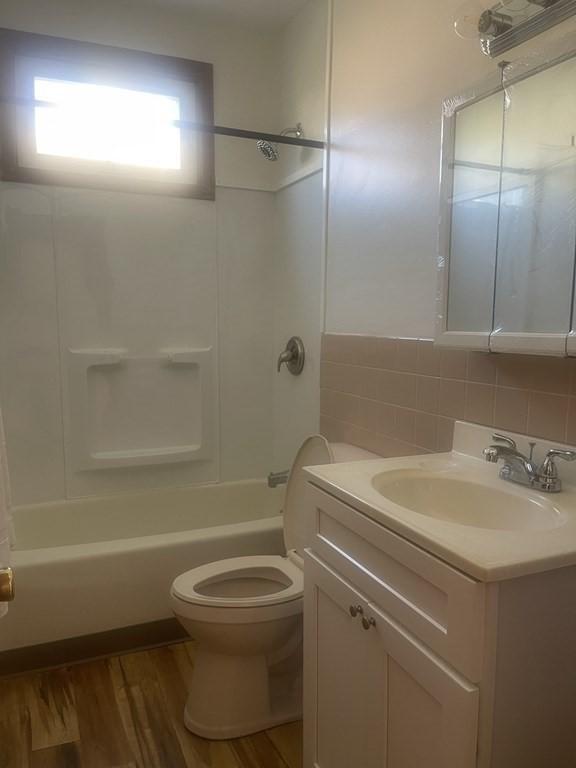 Building Photo - 3 bedroom in New Bedford MA 02746