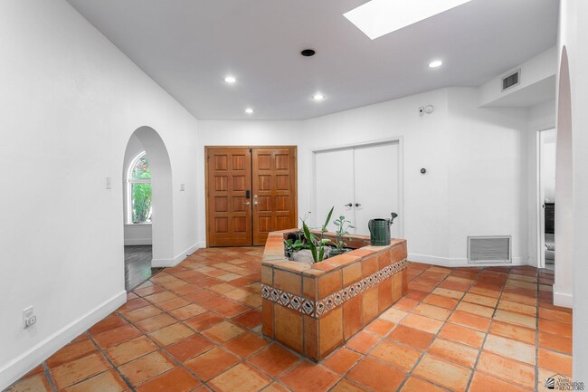 Building Photo - 3208 S Palomino Way