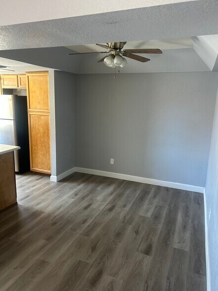 Building Photo - 1905 E University Dr