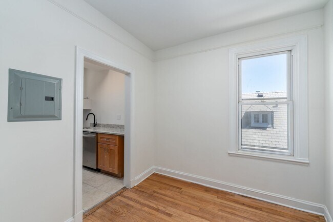 Building Photo - Newly Remodeled 1-Bedroom with Office Space, 1-Bathroom Near Johns Hopkins University