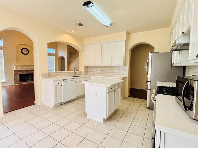 Building Photo - 1803 Stoneleigh Ct