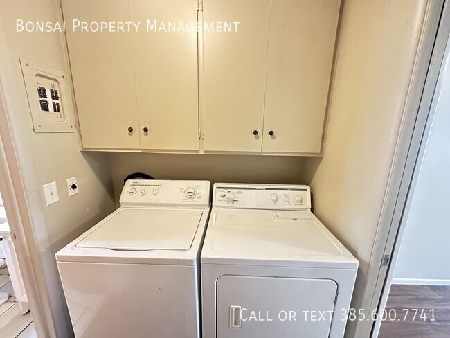Building Photo - 1050 E 400 S
