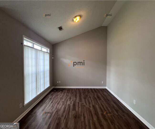 Building Photo - 9511 Rollinghills Dr