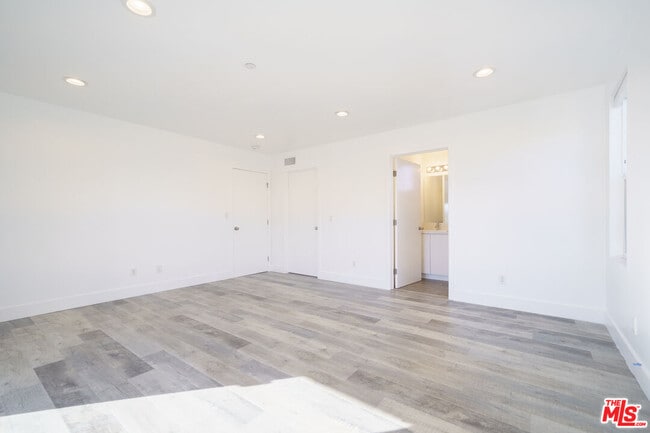 Building Photo - 1107 Carmona Ave