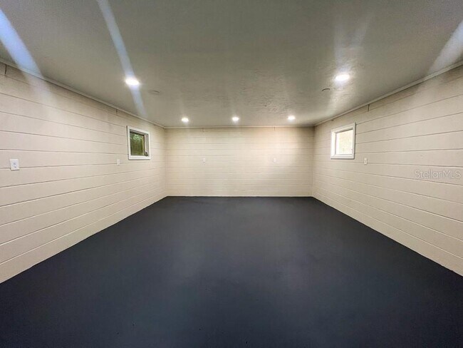 Building Photo - 3920 SW 21st St