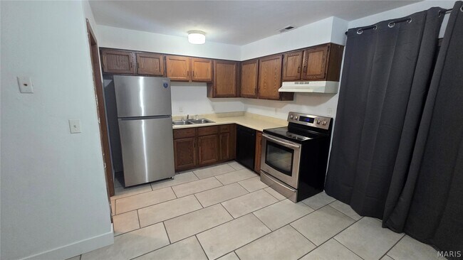 Building Photo - 13 Yorkshire Ln