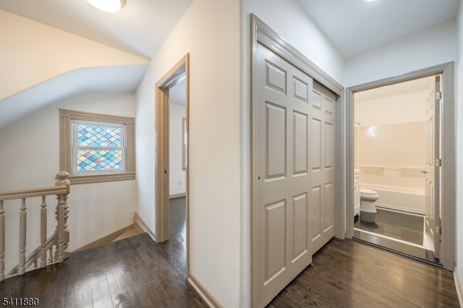 Building Photo - 302 Walnut Ave