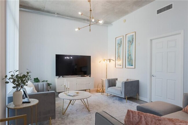 Building Photo - 2100 Van Buren St