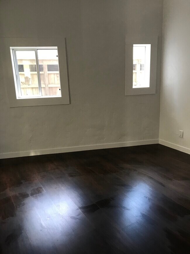 Building Photo - 14 Dell St