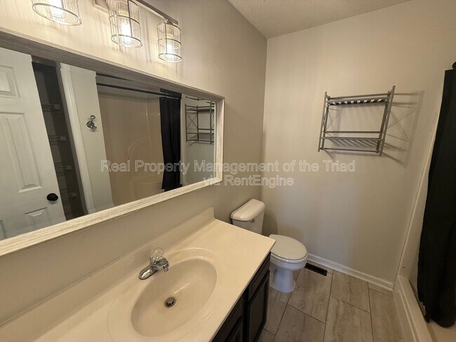 Building Photo - 107 Johnia Ct