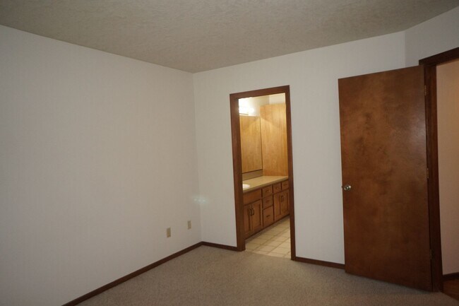 Building Photo - Lake Oswego South Shore Side Traditional