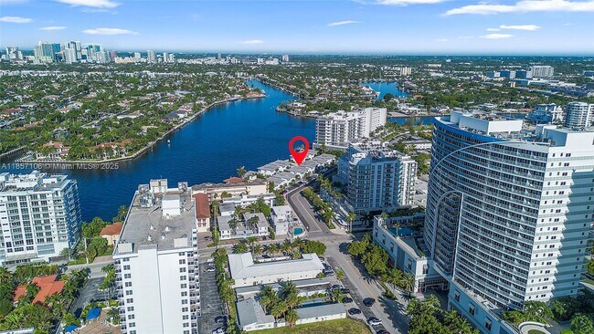 Building Photo - 425 Bayshore Dr
